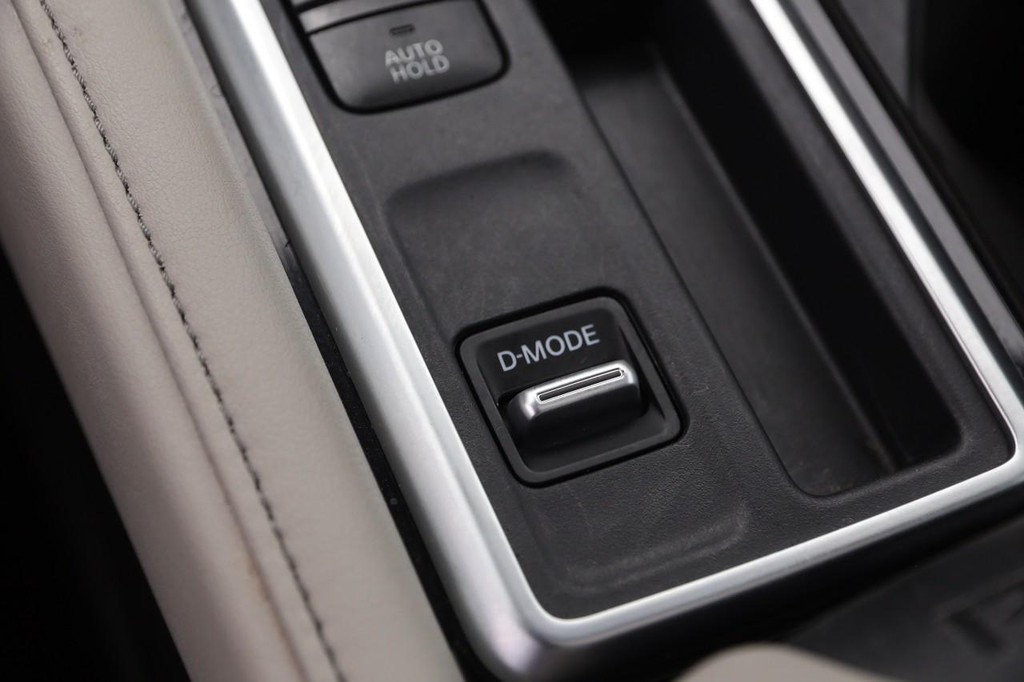 Nissan Pathfinder Vehicle Image 22