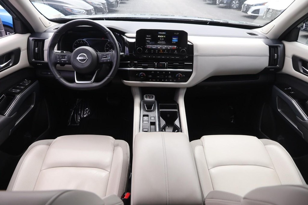 Nissan Pathfinder Vehicle Image 24