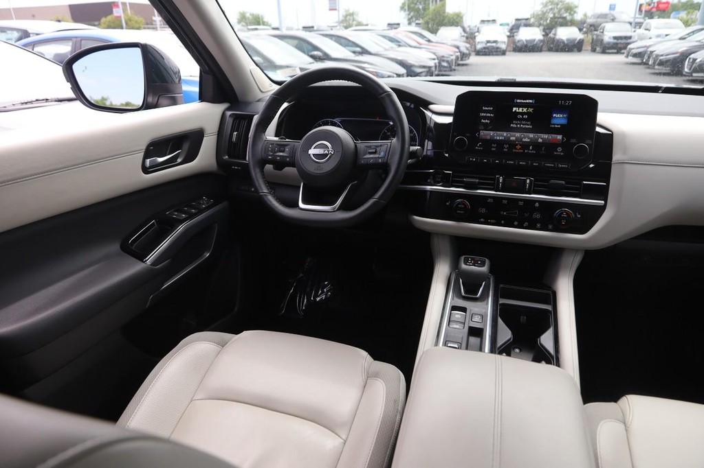Nissan Pathfinder Vehicle Image 25
