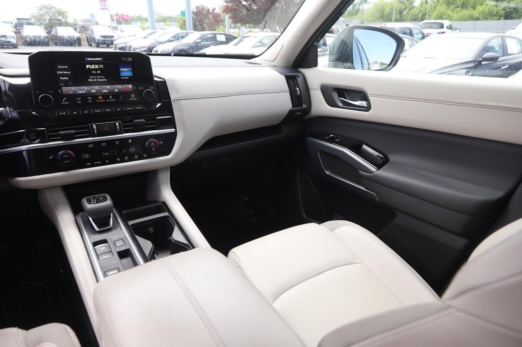 Nissan Pathfinder Vehicle Image 28