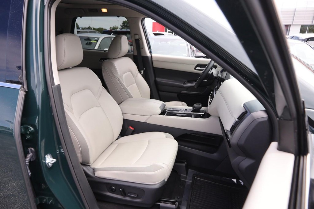 Nissan Pathfinder Vehicle Image 29