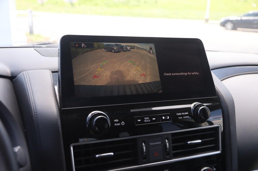 Nissan Armada Vehicle Image 18