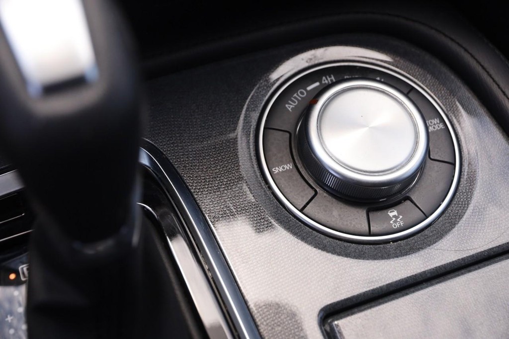 Nissan Armada Vehicle Image 20