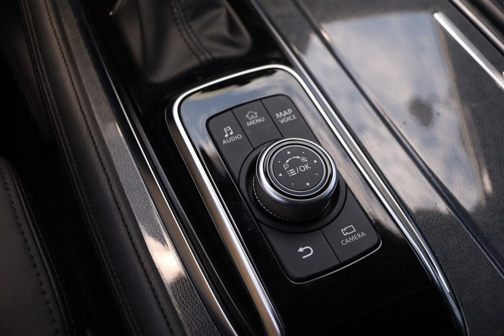 Nissan Armada Vehicle Image 21