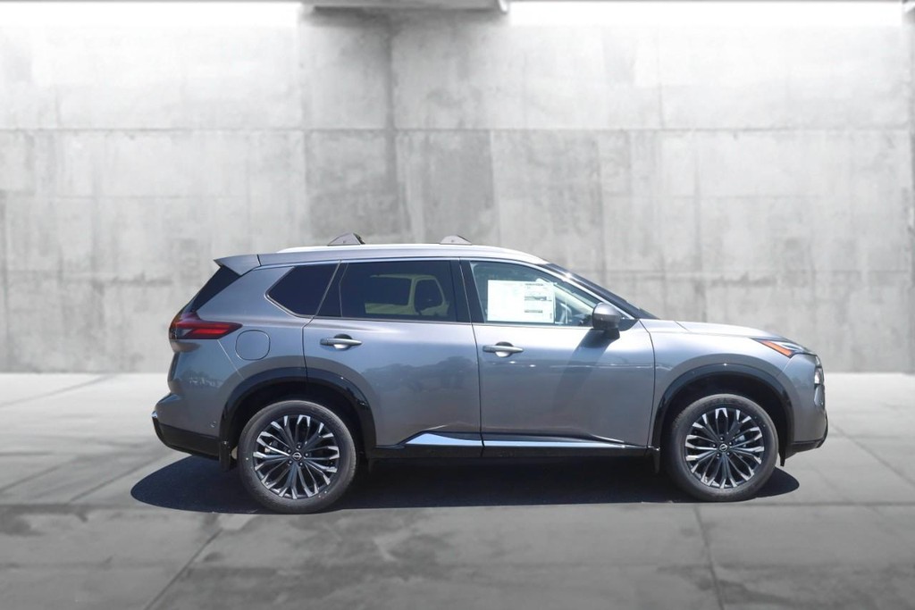 Nissan Rogue Vehicle Image 05