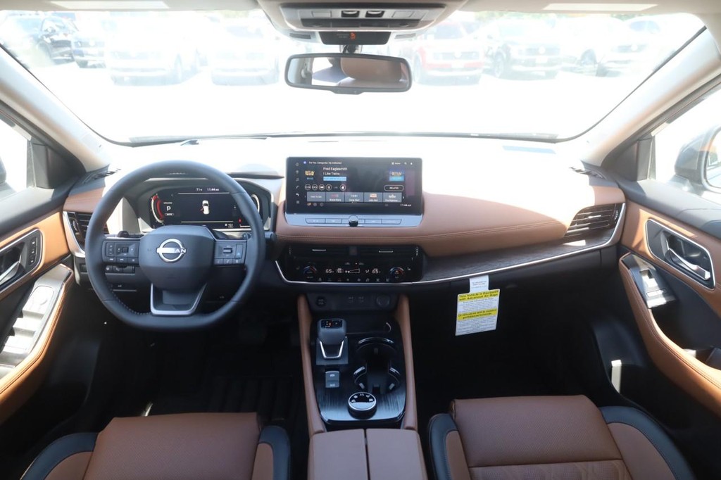 Nissan Rogue Vehicle Image 07