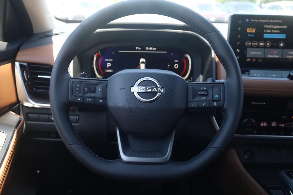 Nissan Rogue Vehicle Image 08