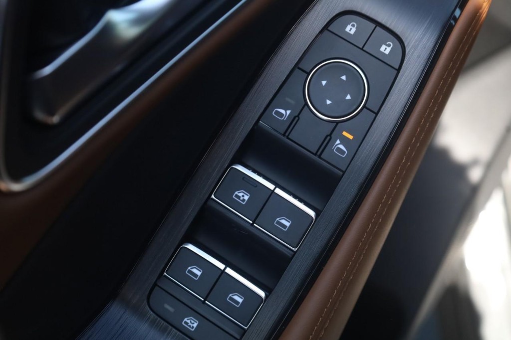 Nissan Rogue Vehicle Image 11