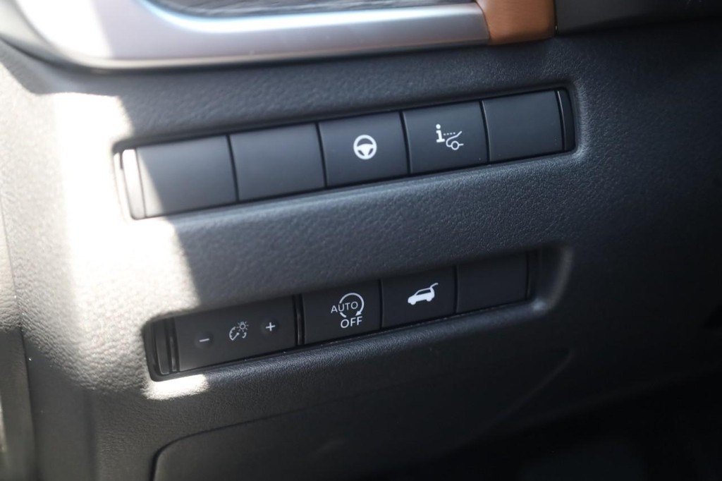 Nissan Rogue Vehicle Image 13