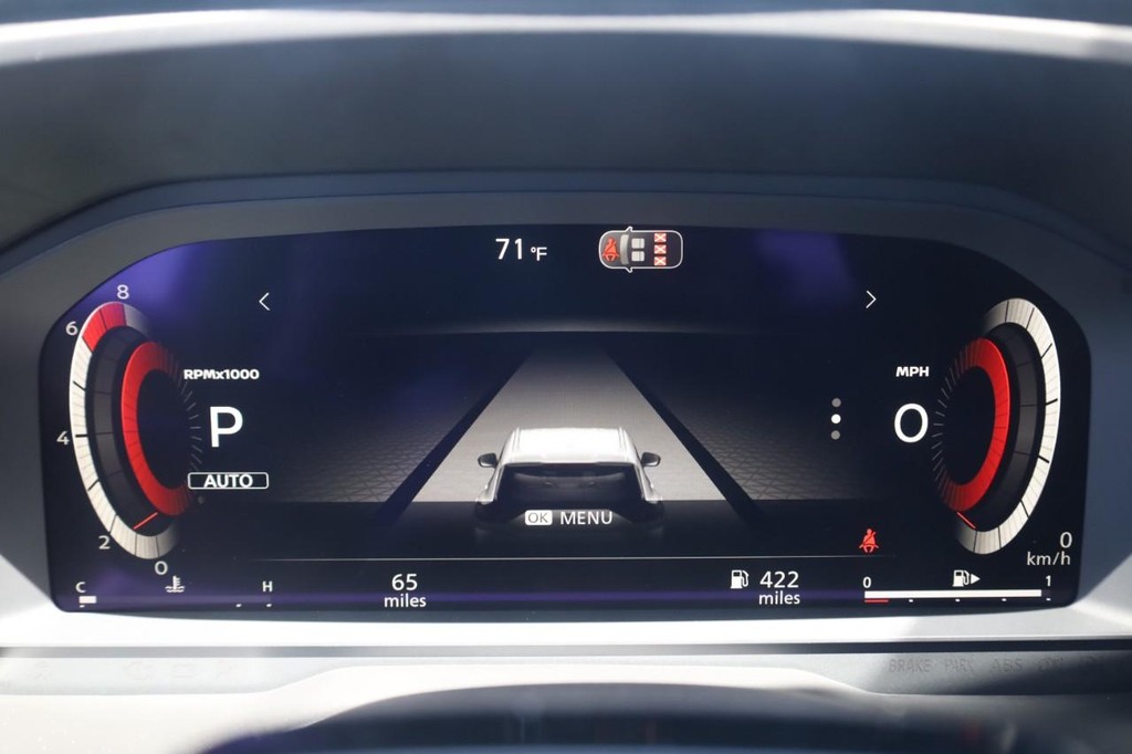 Nissan Rogue Vehicle Image 14
