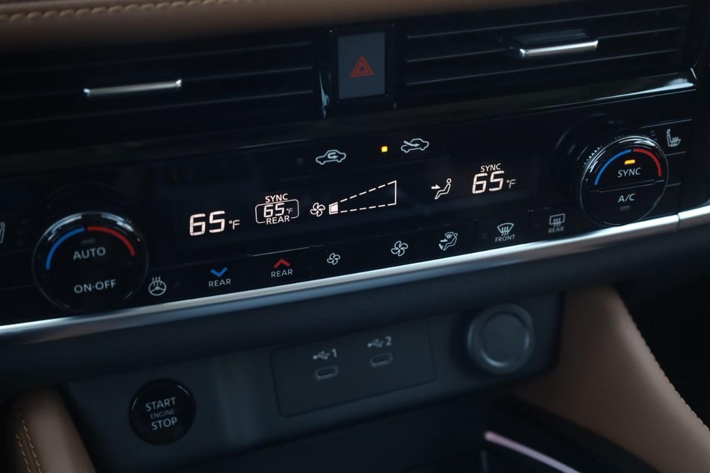 Nissan Rogue Vehicle Image 17