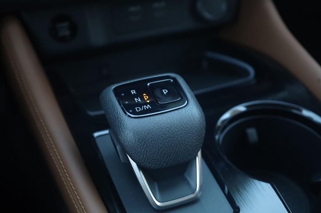 Nissan Rogue Vehicle Image 20