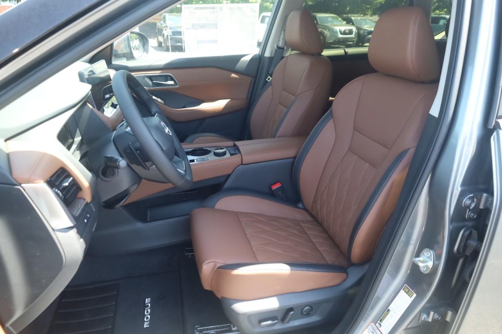 Nissan Rogue Vehicle Image 21