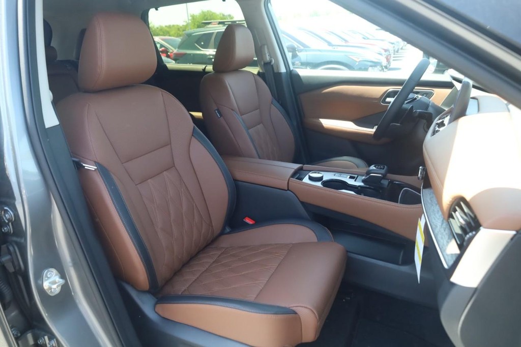 Nissan Rogue Vehicle Image 22