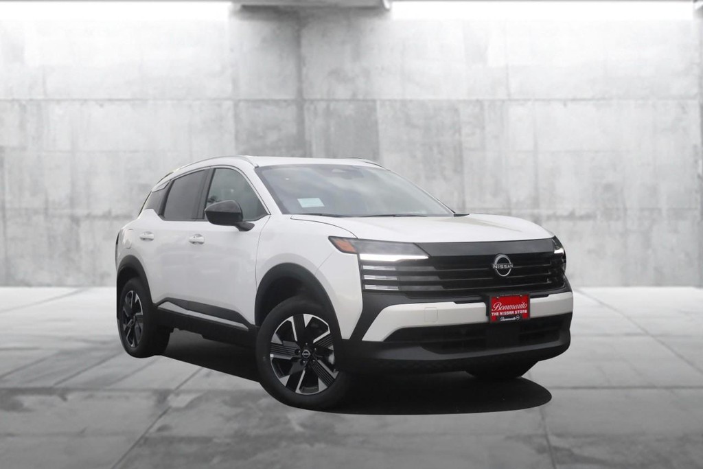 Nissan Kicks Vehicle Image 02
