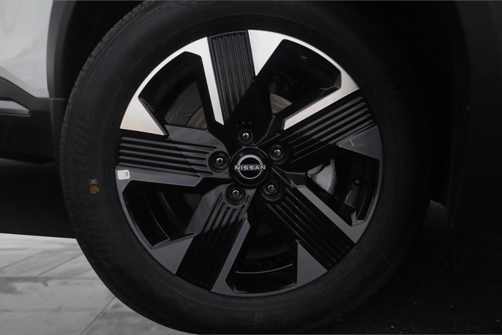 Nissan Kicks Vehicle Image 03