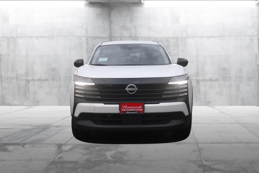 Nissan Kicks Vehicle Image 04