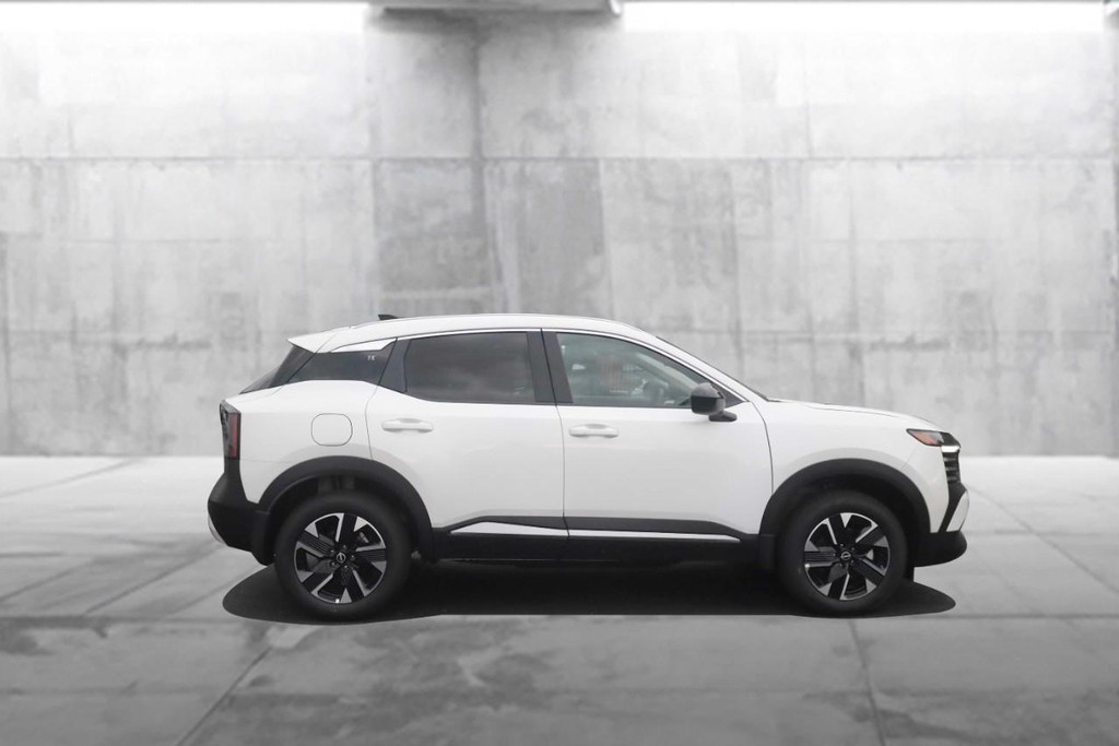 Nissan Kicks Vehicle Image 05