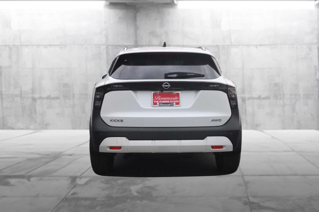 Nissan Kicks Vehicle Image 06