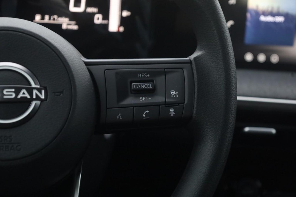 Nissan Kicks Vehicle Image 09