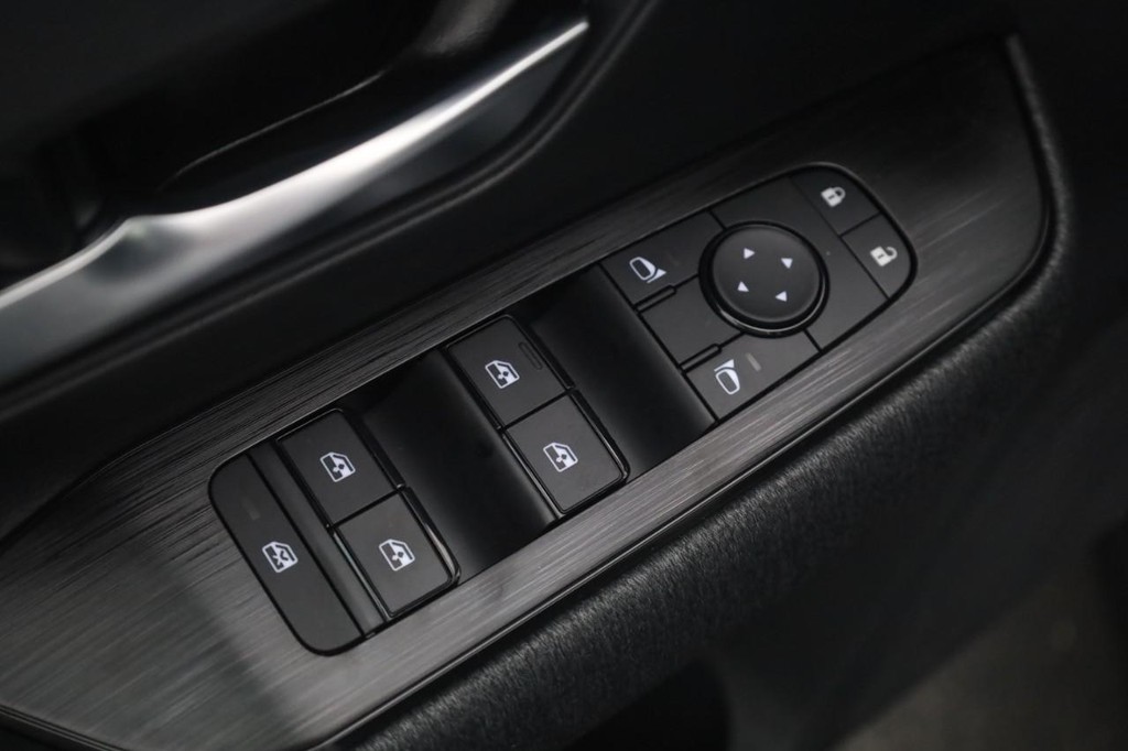 Nissan Kicks Vehicle Image 11