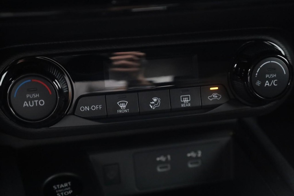 Nissan Kicks Vehicle Image 15