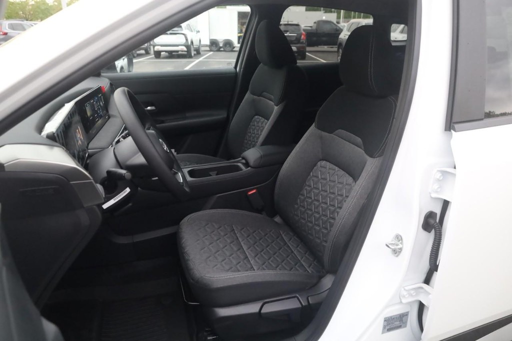 Nissan Kicks Vehicle Image 19