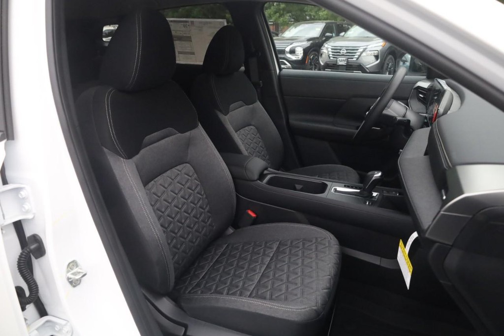 Nissan Kicks Vehicle Image 20