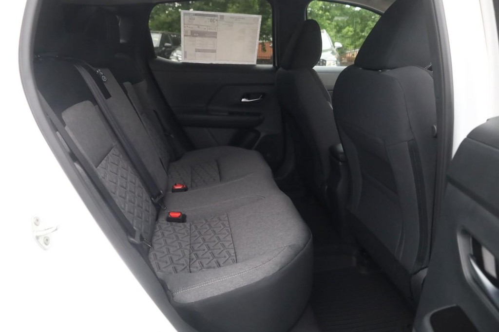 Nissan Kicks Vehicle Image 21