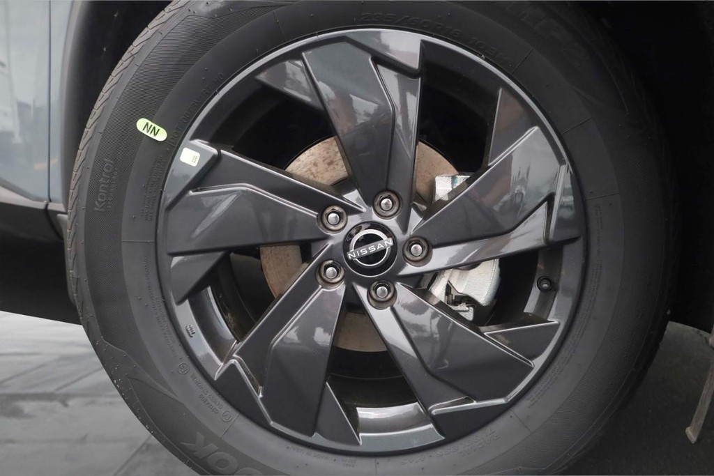 Nissan Rogue Vehicle Image 03