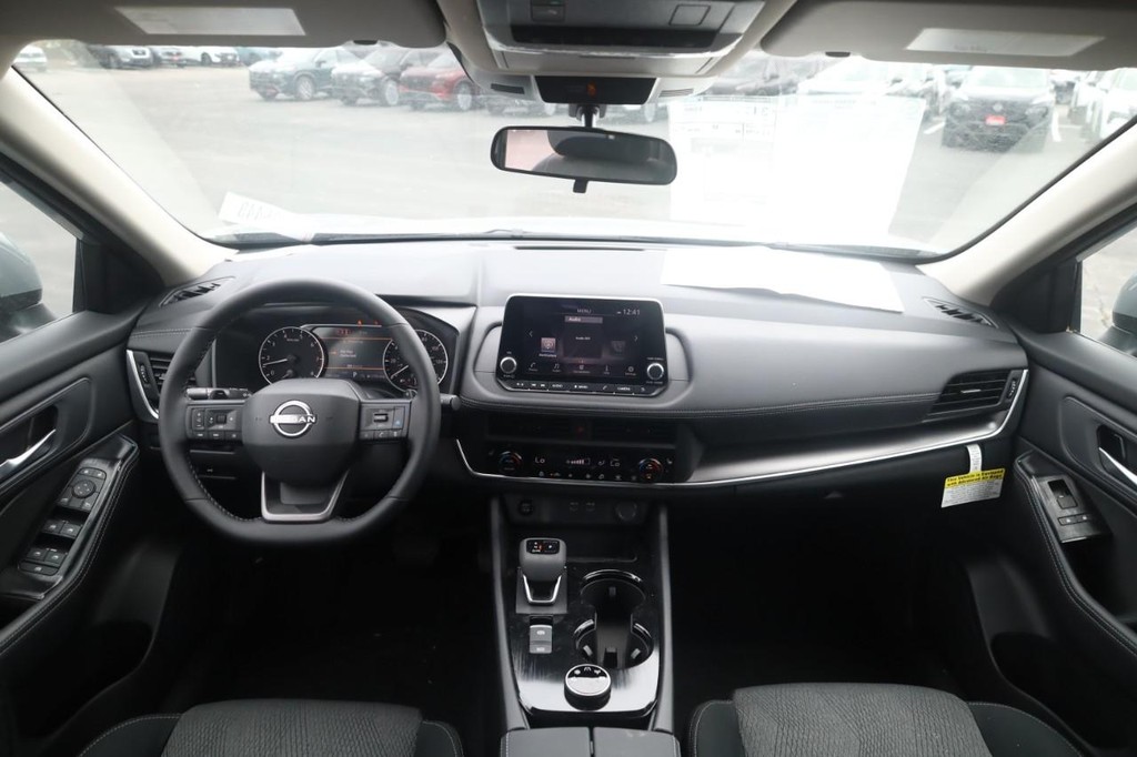 Nissan Rogue Vehicle Image 07