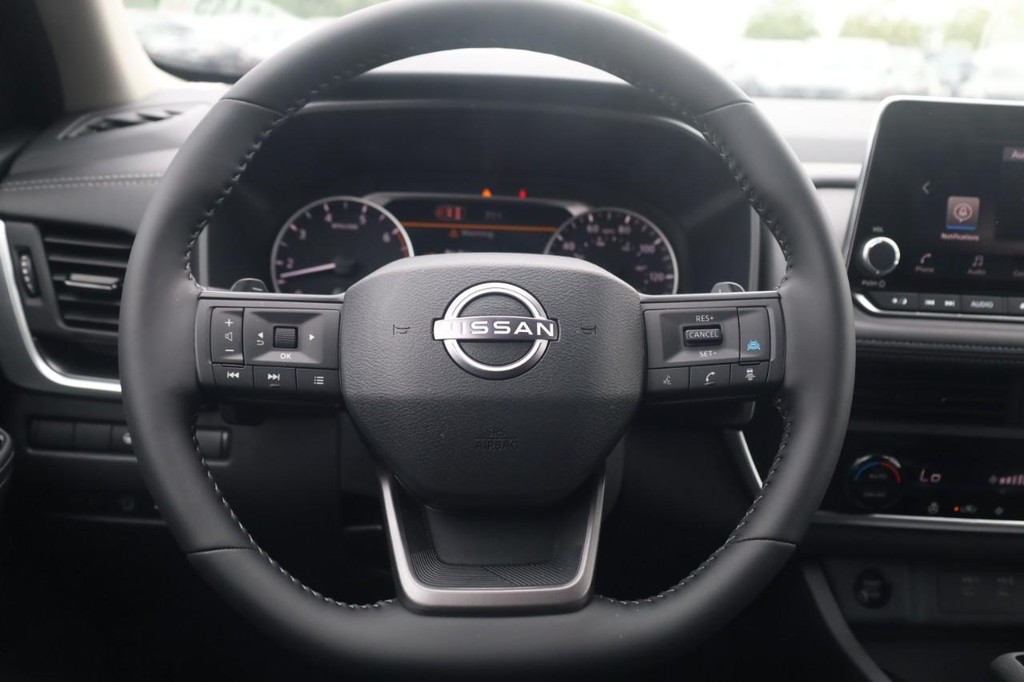 Nissan Rogue Vehicle Image 08