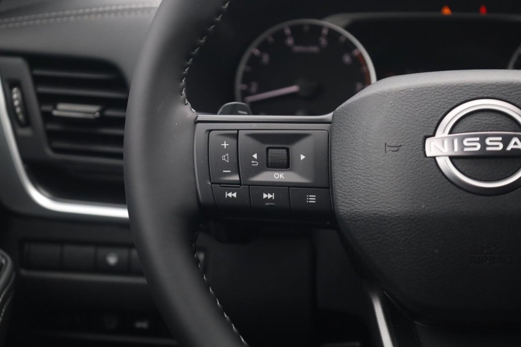 Nissan Rogue Vehicle Image 10