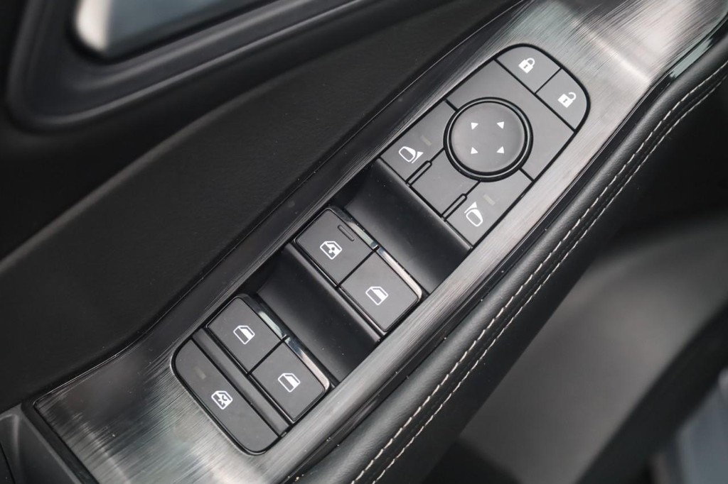 Nissan Rogue Vehicle Image 11