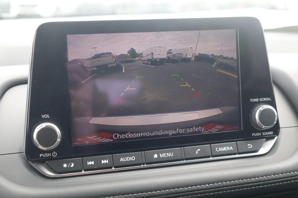 Nissan Rogue Vehicle Image 15
