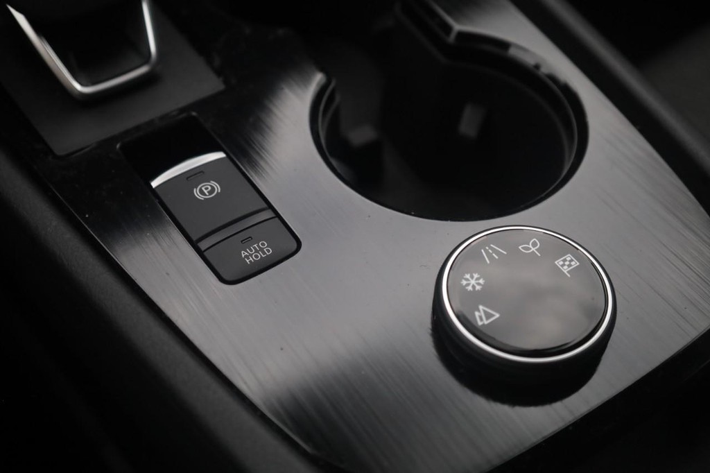 Nissan Rogue Vehicle Image 18