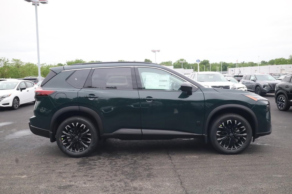 Nissan Rogue Vehicle Image 04