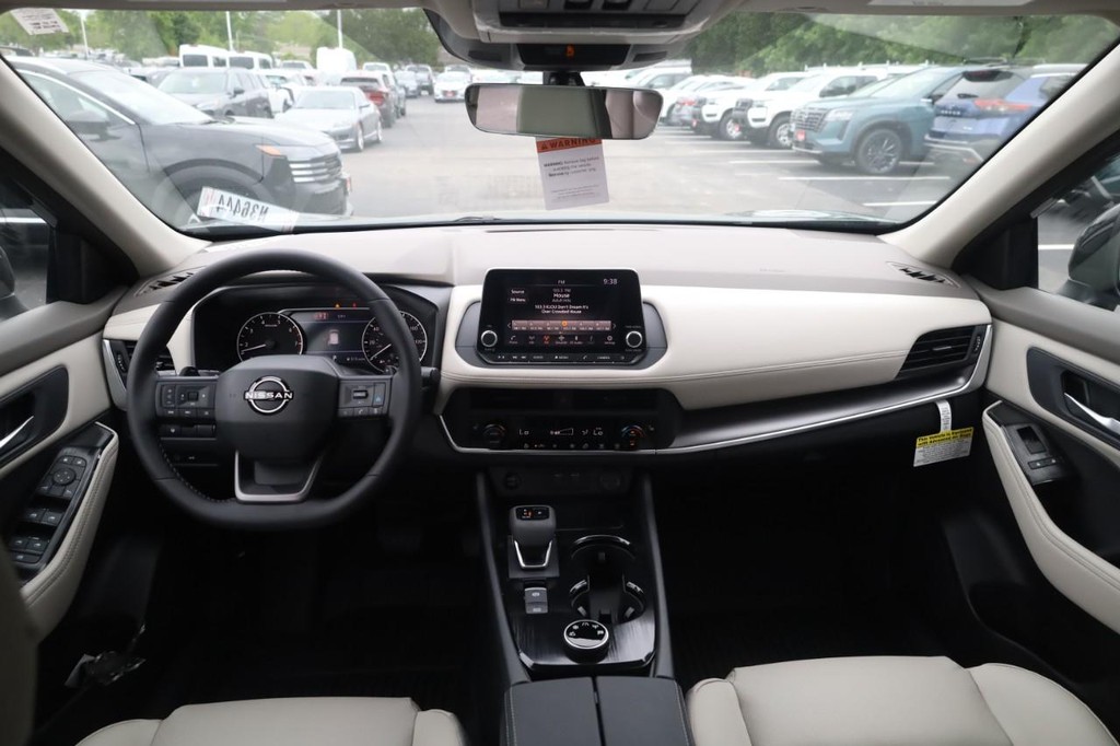 Nissan Rogue Vehicle Image 06