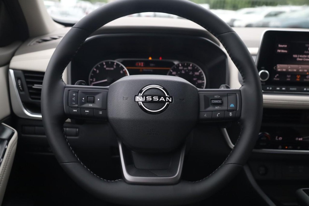 Nissan Rogue Vehicle Image 07