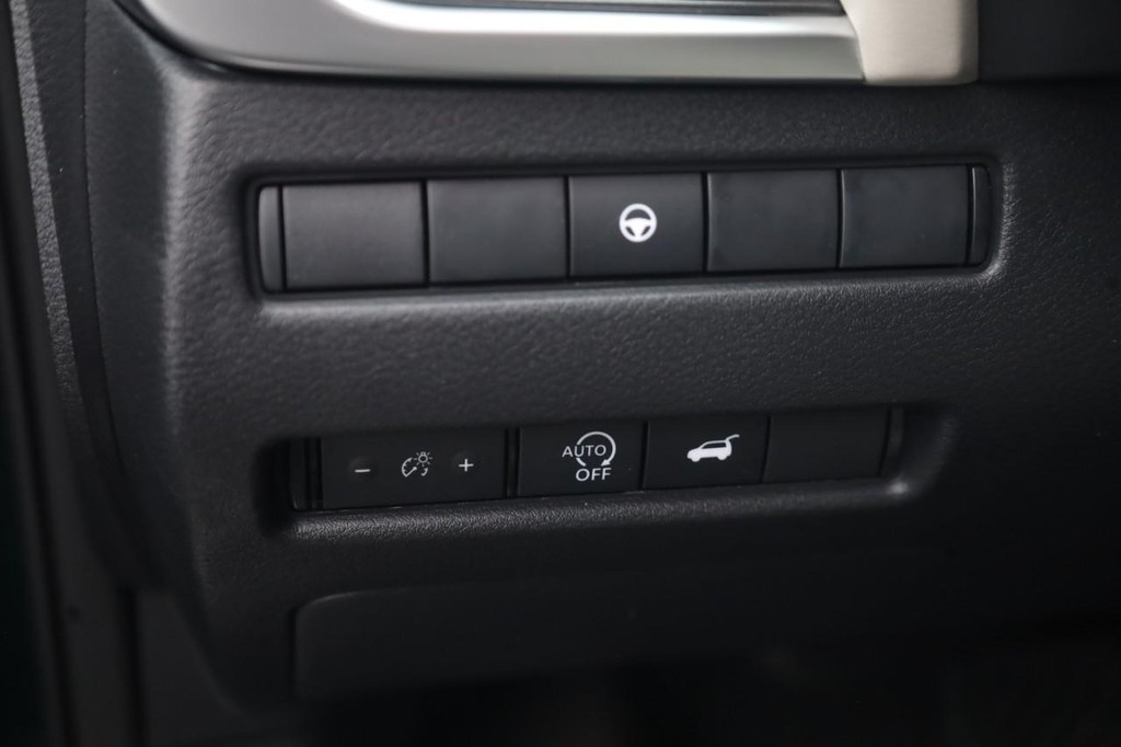 Nissan Rogue Vehicle Image 11