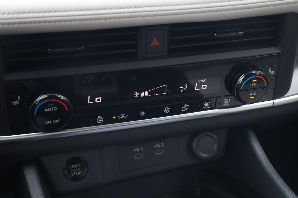 Nissan Rogue Vehicle Image 15