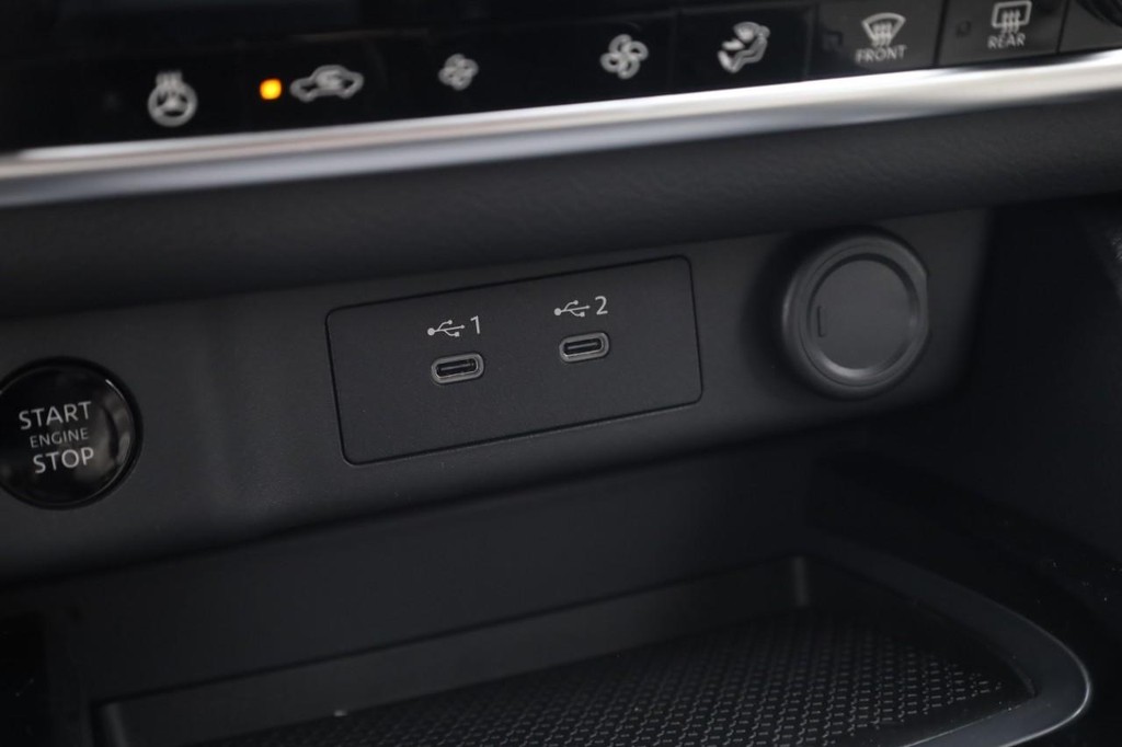 Nissan Rogue Vehicle Image 16