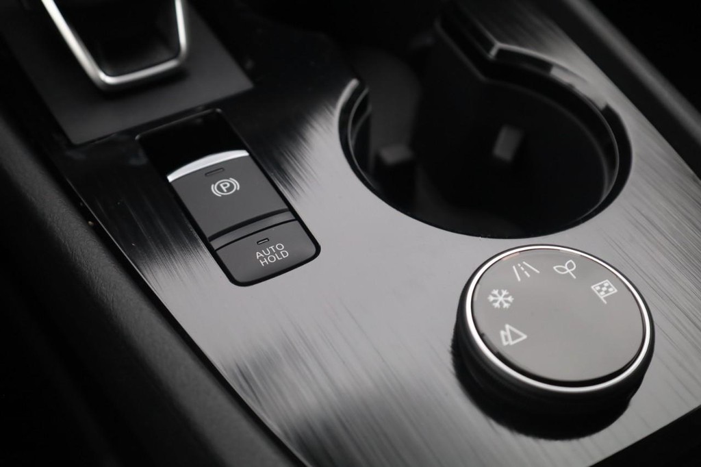 Nissan Rogue Vehicle Image 17