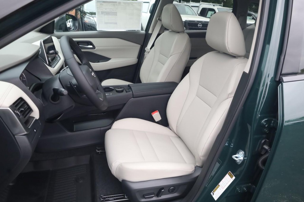 Nissan Rogue Vehicle Image 19
