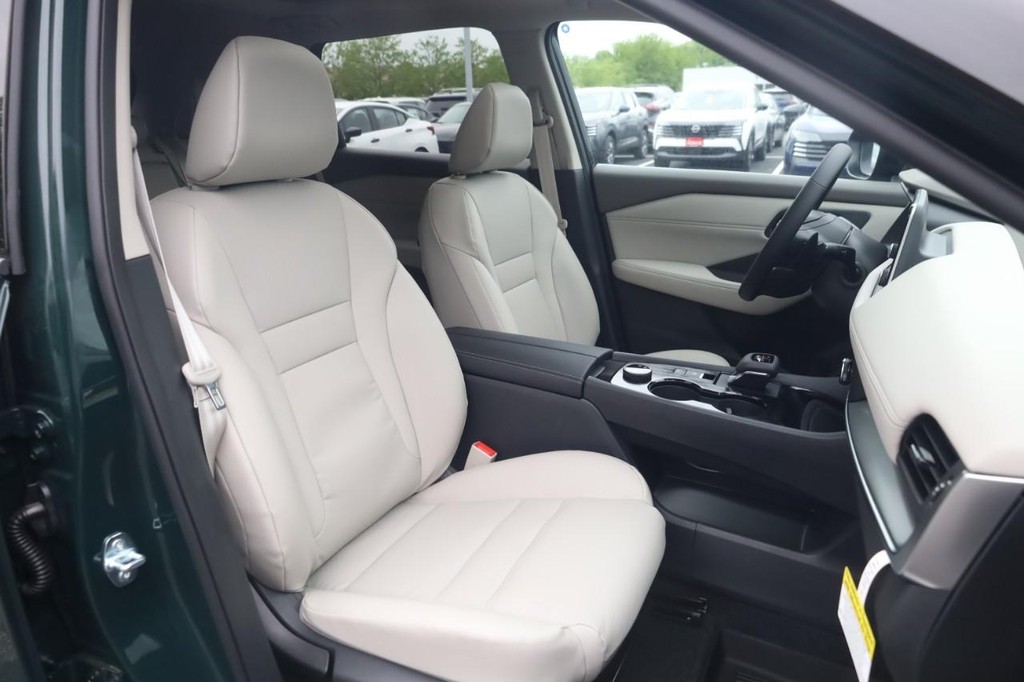 Nissan Rogue Vehicle Image 20