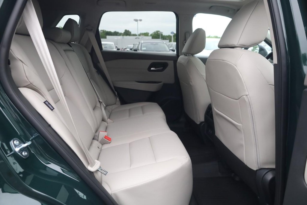 Nissan Rogue Vehicle Image 21
