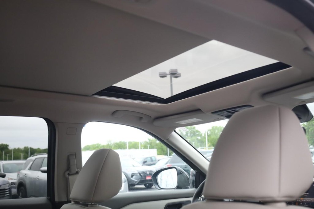 Nissan Rogue Vehicle Image 22