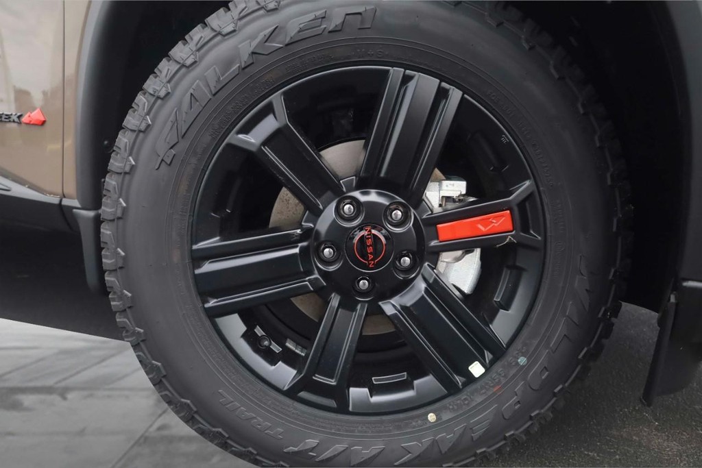 Nissan Rogue Vehicle Image 03