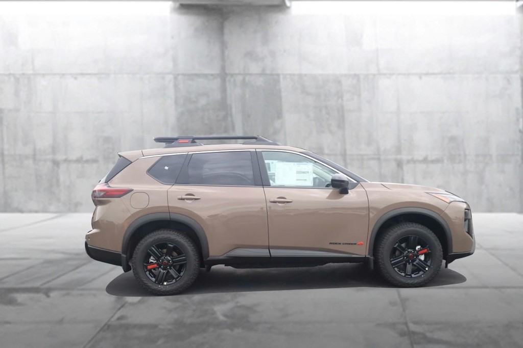 Nissan Rogue Vehicle Image 05
