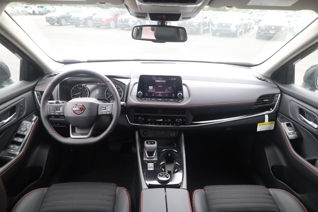 Nissan Rogue Vehicle Image 07